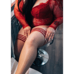 Bas autofixants Kix'ies Whitney nude avec détails rouges – Image 3