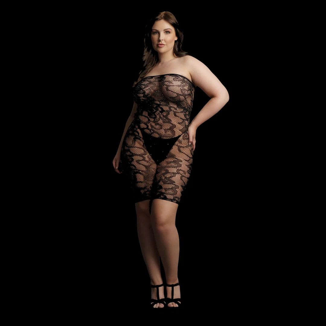 Tenue de fête en dentelle et strass, à l’éclat festif, pour une lingerie pulpeuse – LIN – Image 4