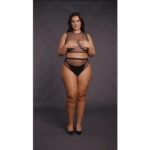 Ensemble de lingerie sensuel avec crop top en résille et entrejambe ouvert, pour les silhouettes pulpeuses – OSX – Image 6
