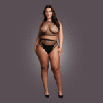 Ensemble de lingerie sensuel avec crop top en résille et entrejambe ouvert, pour les silhouettes pulpeuses – OSX – Image 4